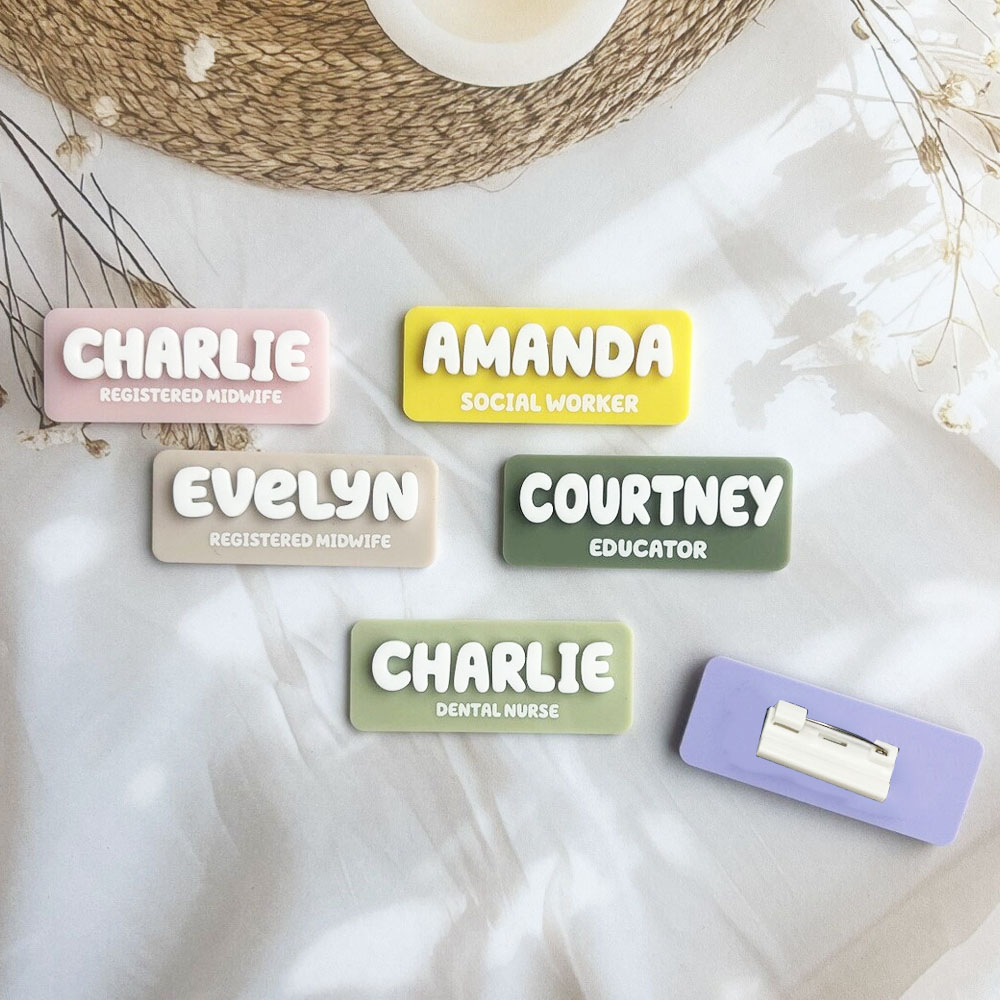 Vintage Fashion Jobs - Broche personnalisée avec nom, plaque nominative
