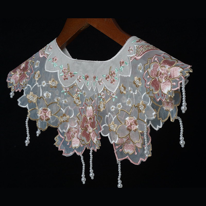 Vintage Fashion Photographers - Faux col en maille brodée pour