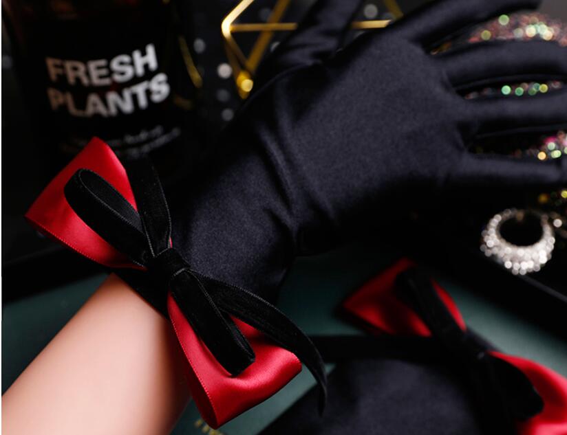 Gant en Satin noir avec nœud é - Vintage Fashion Photographers avis et prix