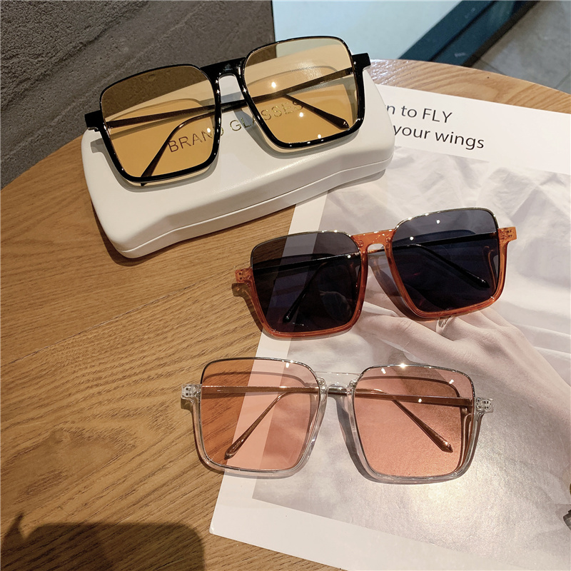 Lunettes de Soleil Vintage de  - Vintage Fashion Photographers avis et prix