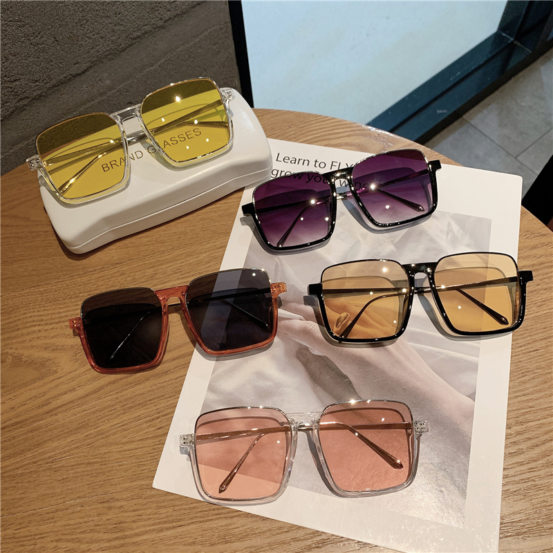 Lunettes de Soleil Vintage de  - Vintage Fashion Photographers avis et prix