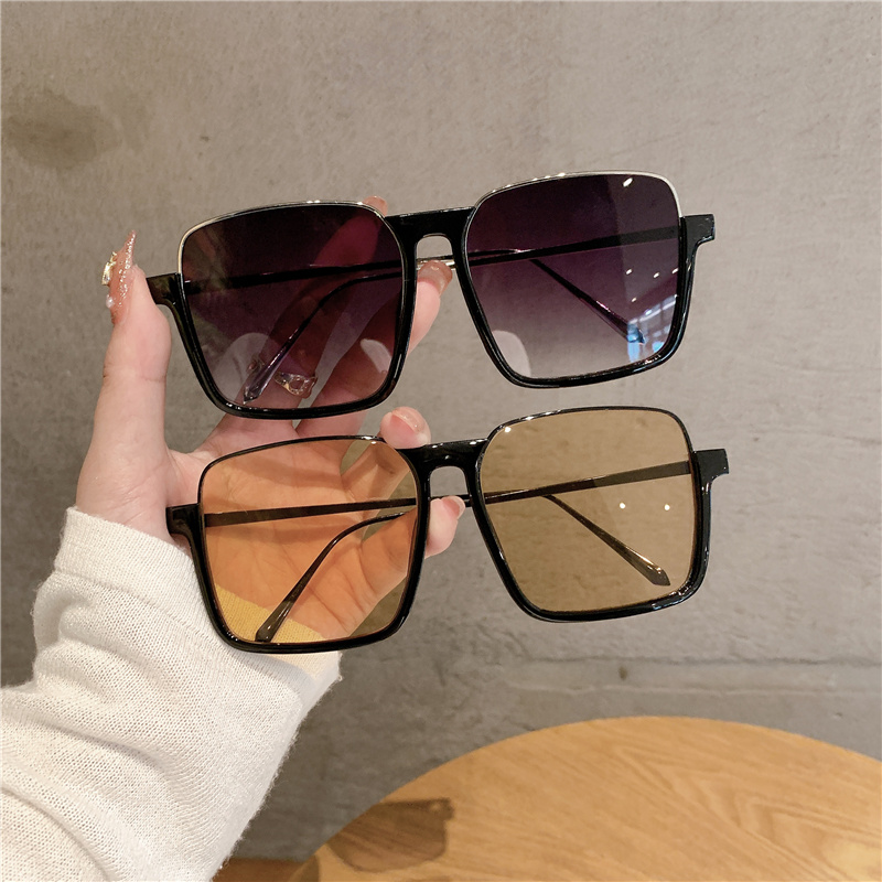 Lunettes de Soleil Vintage de  - Vintage Fashion Photographers avis et prix